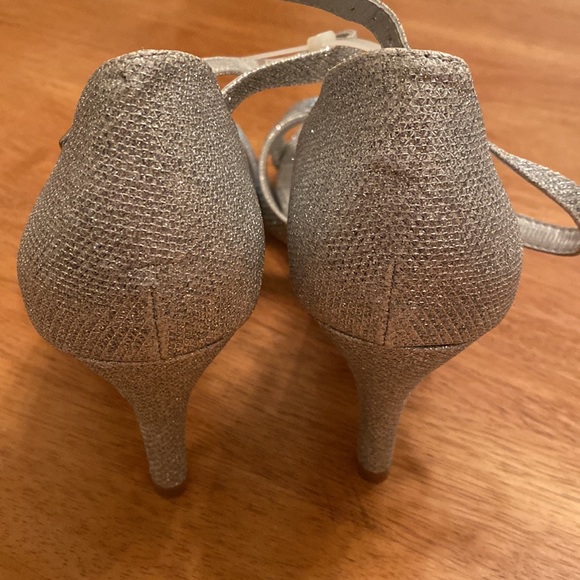 Dream Pairs silver sparkly geeked sandals ankle straps NEW sz 11 very pretty - Picture 3 of 12